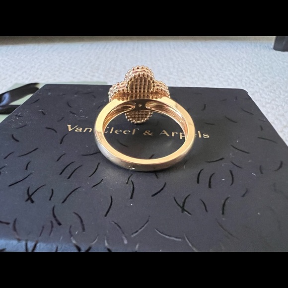 *sold*Van Cleef & Arpels Vintage Alhambra Ring 18K Yellow Gold - Picture 7 of 9